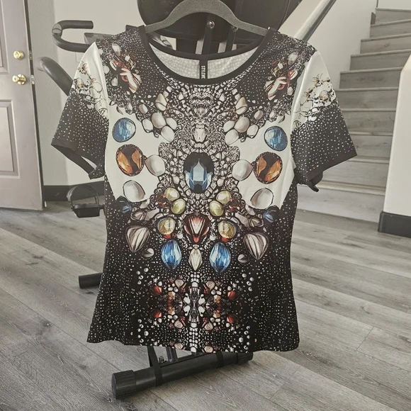 Black and White Beaded Print Women's Top - Picture 2 of 4